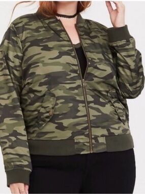 EUC Torrid Green Army Camouflage Camo Bomber Jacket Size 4 26 4X